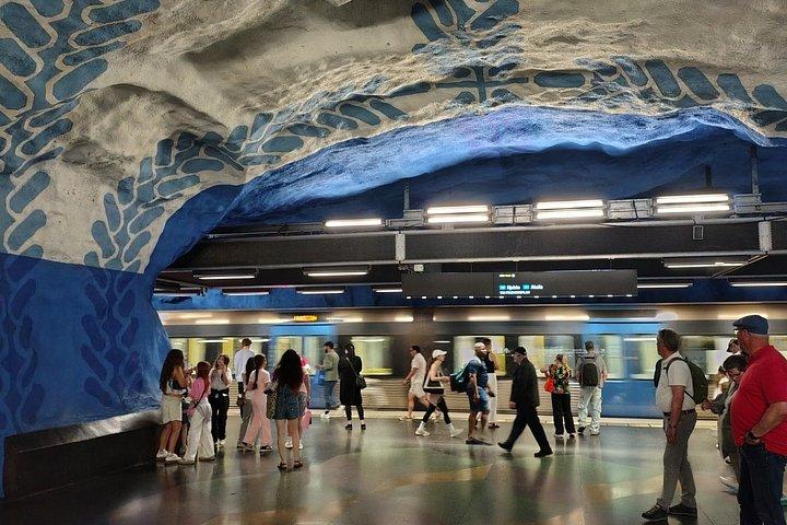 メトロアートとロイヤル・マーダー・ドラマのストックホルム・フードツアー