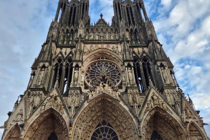 4つのテイスティング、ランス＆セラー付きパリ発シャンパン日帰り旅行