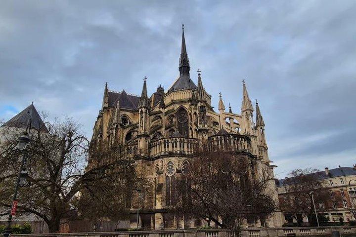 4つのテイスティング、ランス＆セラー付きパリ発シャンパン日帰り旅行