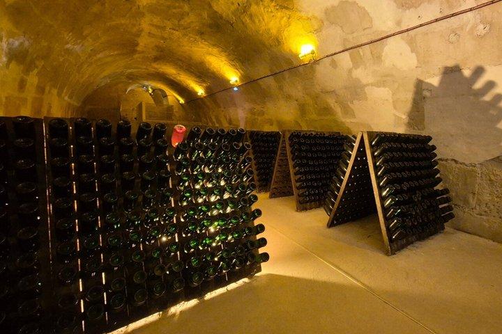 4つのテイスティング、ランス＆セラー付きパリ発シャンパン日帰り旅行