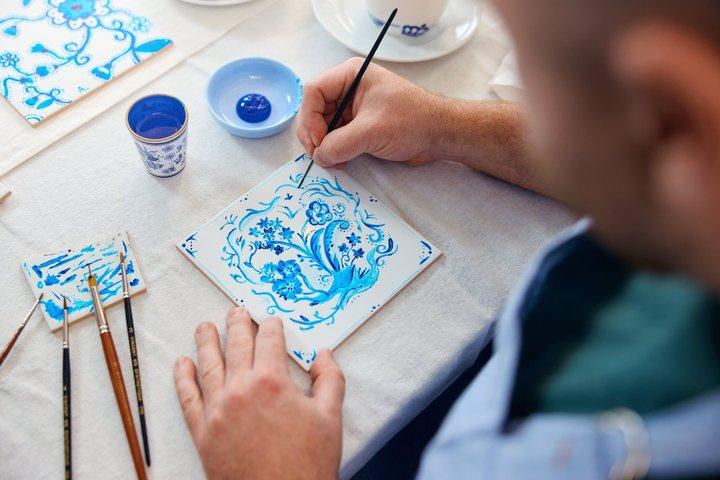 Taller de pintura de azulejos azules Holandeses tradicionales de Ámsterdam