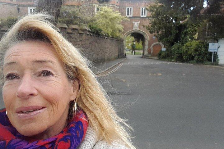 ロンドンからサンベリー骨董市場とテッド・ラッソのリッチモンド