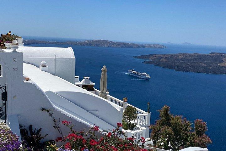 Private Panoramic and Iconic Day Tour in Santorini