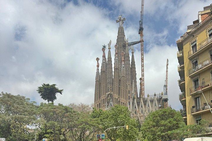 ミニバスによるバルセロナ市内プライベートツアー（最大8名様）