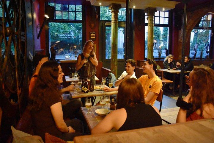 ベルギービールの試飲（ブルージュ） : 6種類のビール、チーズ、地元ホスト