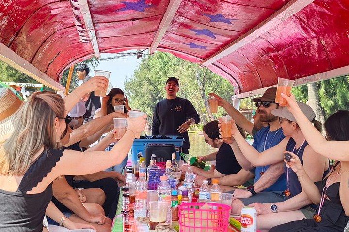 メキシコシティボートツアー：文化、食、ドリンク＆優先アクセス