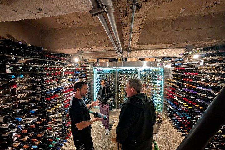 ラスタリア・フードツアー：ワイン、バイツ＆社交料理体験