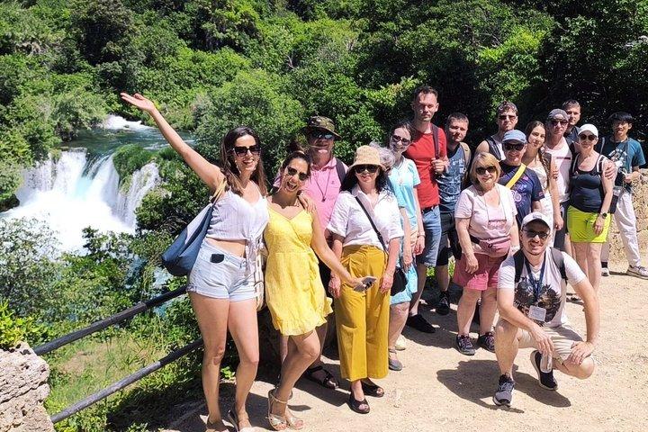 Krka Watervallen vanaf Zadar Middag Tour Ticket & Gids Inbegrepen