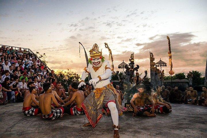 Beste prijs‼️Kecak-dansvoorstelling in Uluwatu + Taman Ayun-tempel, etc. [1-daagse privétour | Hoteltransfer | Engels en Japans]