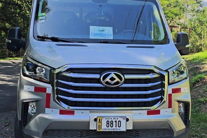 火山の滝と温泉プライベートツアー