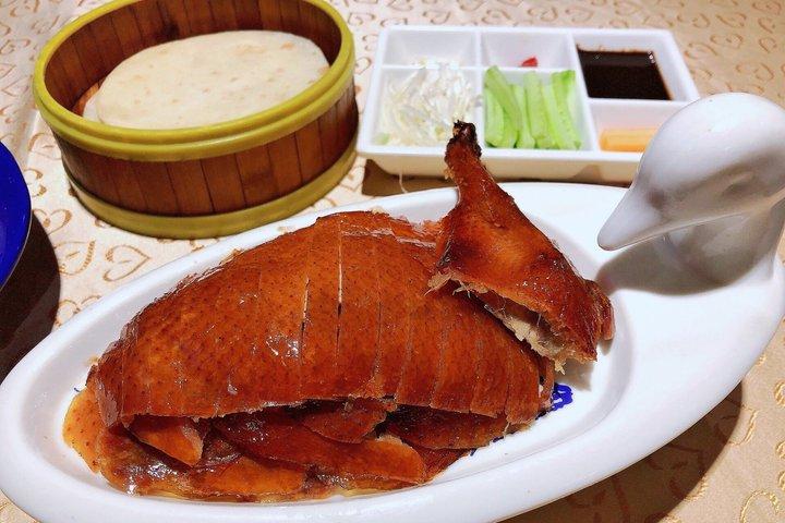 Excursión nocturna a Pekín : Espectáculo acrobático con cena de pato de Pekín