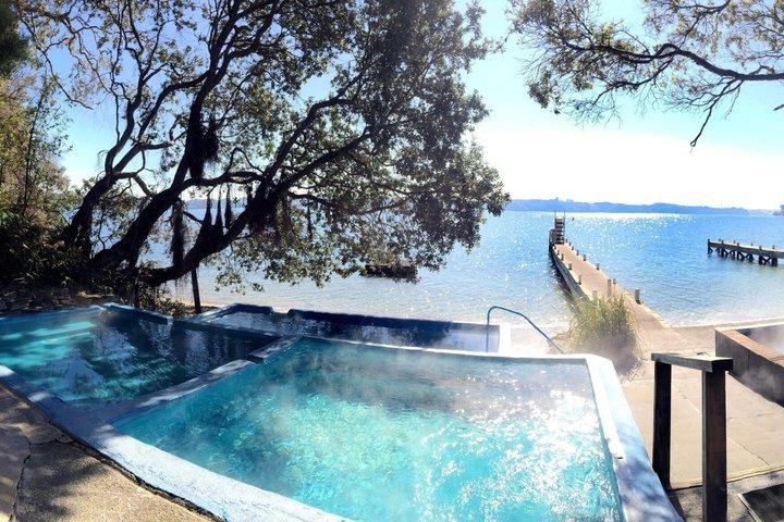 ロトルア・ボートクルーズ：ロトイティ地熱温水プール・ウォーターシャトル