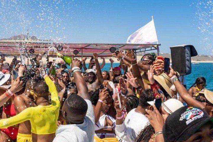 Punta Cana Party Boat : DJ, Open Bar, Snorkling och pickup