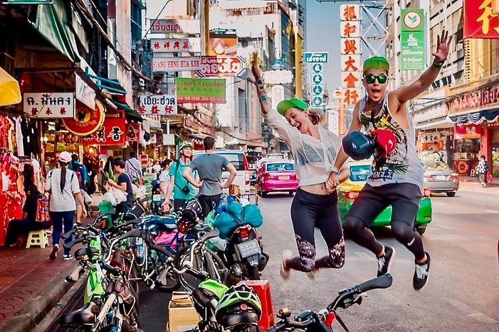 バンコク・バイクツアー：チャイナタウン、フラワーマーケット＆カメの餌付け