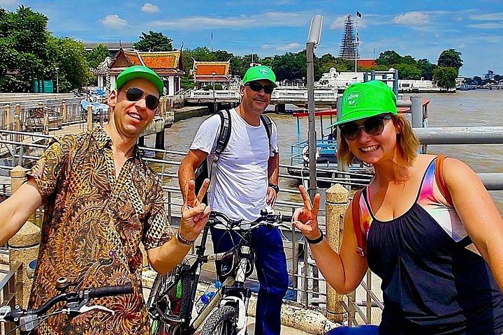 バンコク・バイクツアー：チャイナタウン、フラワーマーケット＆カメの餌付け