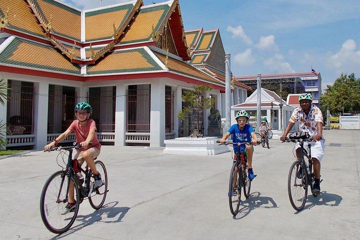 バンコク・バイクツアー：チャイナタウン、フラワーマーケット＆カメの餌付け