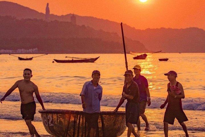 ダナンサンライズサイクリングツアー漁師生活と地元のコーヒー