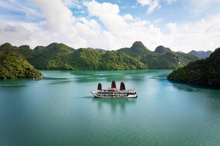 Luxury Amanda Cruise Halong Bay and Lan Ha Bay 2D1N from Hanoi
