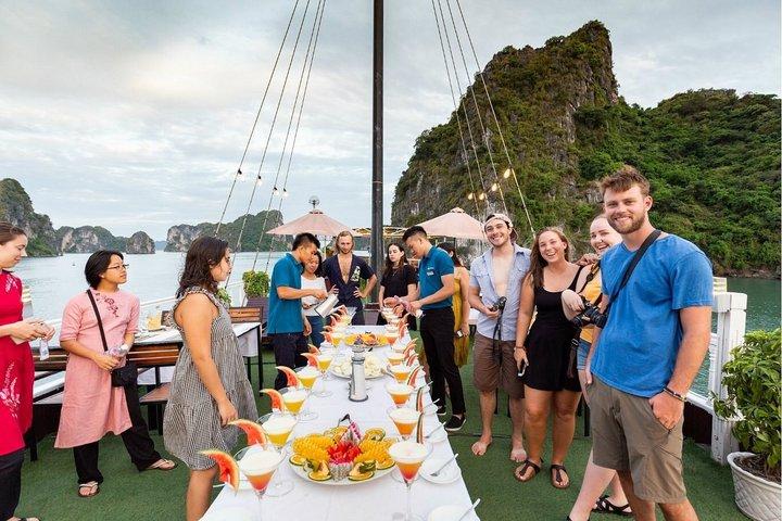 Halong & Bai Tu Long Bay 2 Tage 1 Nacht Deluxe Tour ab Hanoi