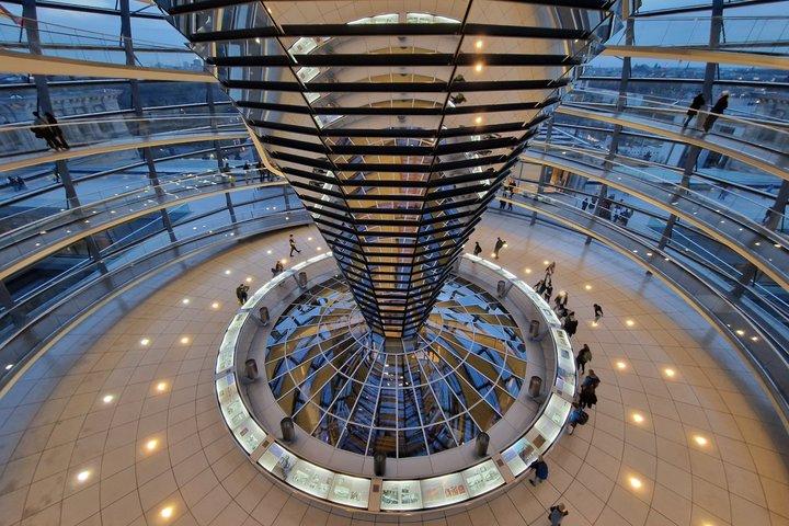 Tour im Regierungsviertel mit Reichstag Plenarsaal und Kuppel