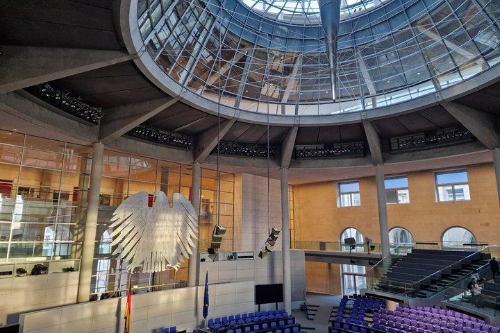 Tour im Regierungsviertel mit Reichstag Plenarsaal und Kuppel