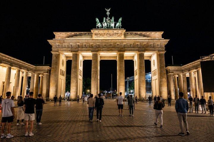Excursión nocturna a Berlín con bebidas : Privado & personalizado con un local