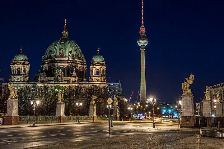 Berlin Night Tour with Drinks: Private & Custom with a Local