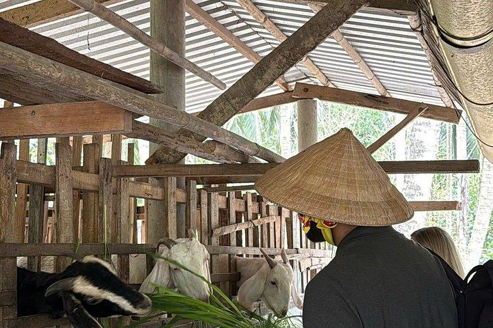 地元の人々と共に体験する本トレの本格的なメコンデルタ体験