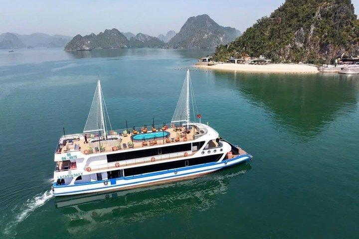 Luxus Halong Bay Tagestour von Hanoi mit der Limousine