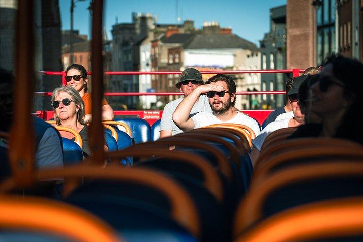 Dublin Live Guided Evening Bus Tour
