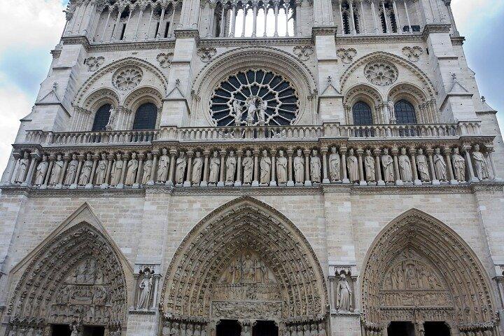 Notre-Dame de Paris: Guided Walk, Macarons, Lunch or Breakfast
