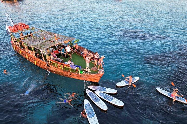 海の洞窟＆入り江シュノーケリングパドル乗船ボートツアー