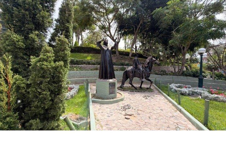 Lima Highlights: Historic Center & Barranco Tour