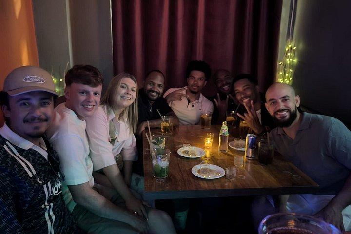Barcellona : Pubcrawl con ingresso VIP al Rooftop e alle discoteche