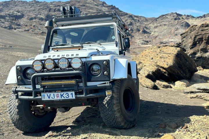 Golden Circle 4x4 Super Jeep Evening Tour : Midnight Sun Adventure