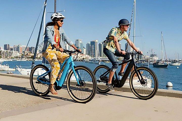 コロナド島のセルフガイド付きEバイクツアー