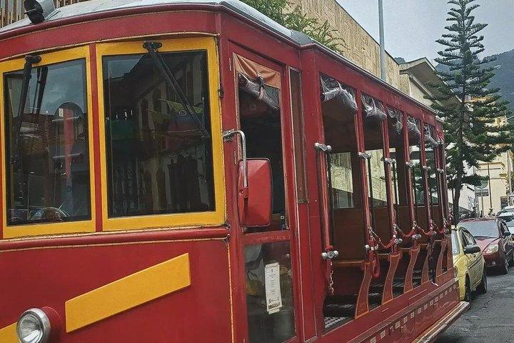 ボゴタ、モンセラート、カンデラリアの博物館を巡るプライベートツアーと送迎