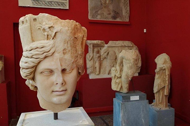 ナフプリオまたはアテネ発古代スパルタ古代コリントスプライベートツアー