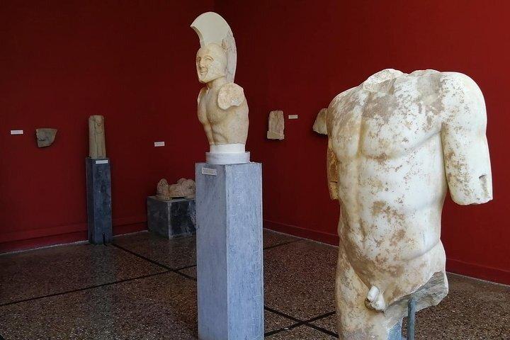 ナフプリオまたはアテネ発古代スパルタ古代コリントスプライベートツアー