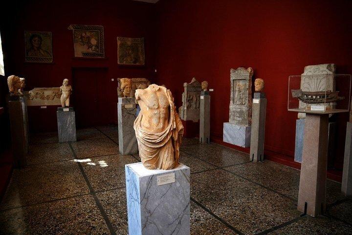 ナフプリオまたはアテネ発古代スパルタ古代コリントスプライベートツアー