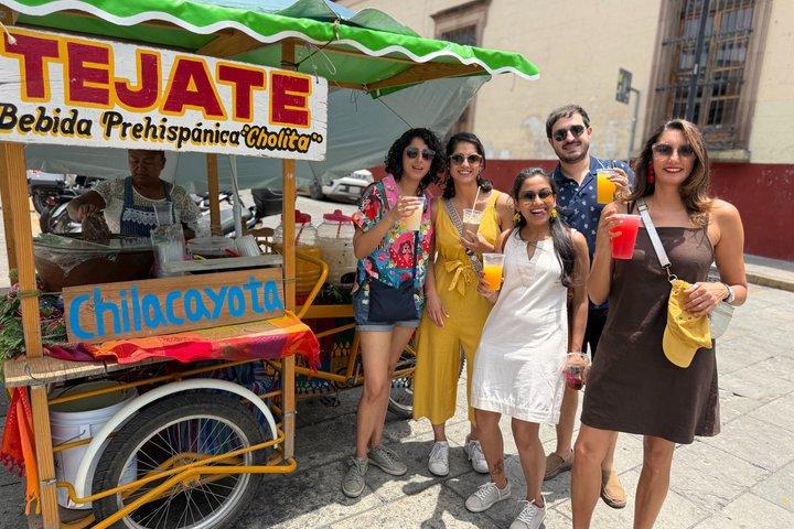 地元の食の専門家が案内するオアハカ隠れストリートフードツアー