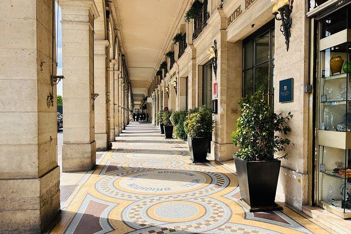 Private Paris Chic Walking Tour with Local Guide