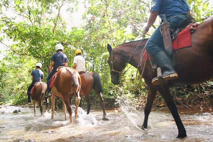 Ridning och vattenfall från Manuel Antonio