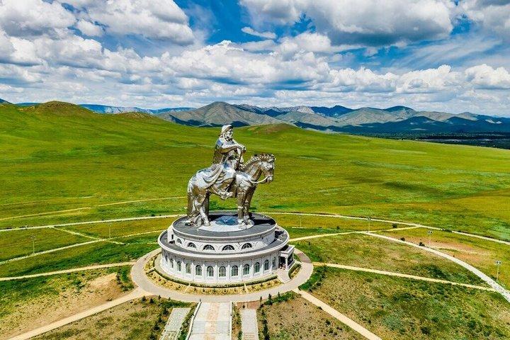 Excursão de dia privada ao complexo de Genghis Khan Terelj NP Camel ride Eagle