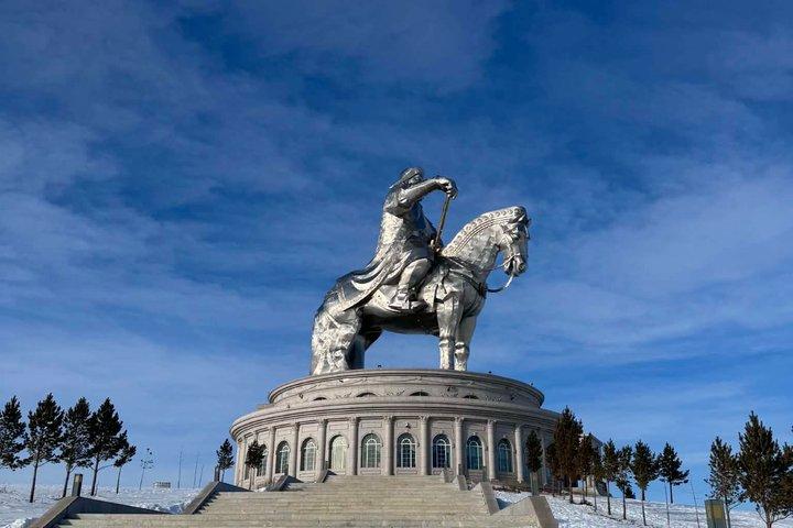 Excursão de dia privada ao complexo de Genghis Khan Terelj NP Camel ride Eagle