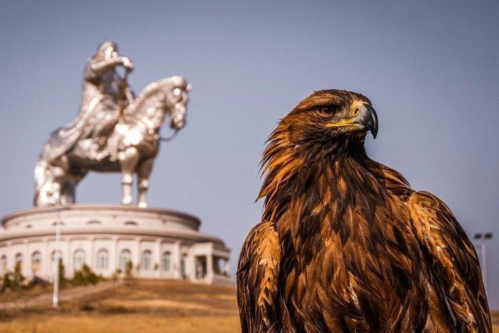 Excursão de dia privada ao complexo de Genghis Khan Terelj NP Camel ride Eagle