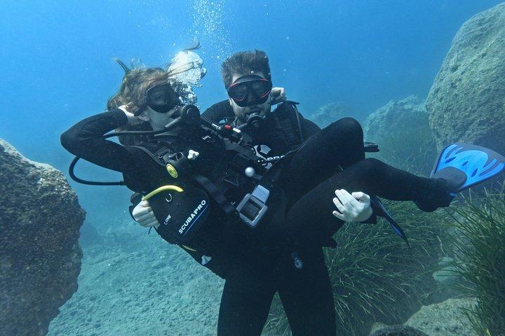 Descubre el buceo en Santorini