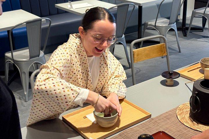 京都抹茶の試飲・作り体験 裏千家茶師が講師
