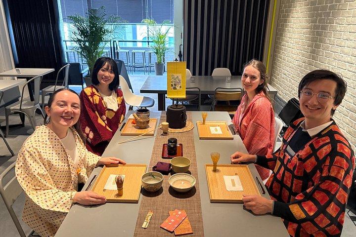 京都抹茶の試飲・作り体験 裏千家茶師が講師