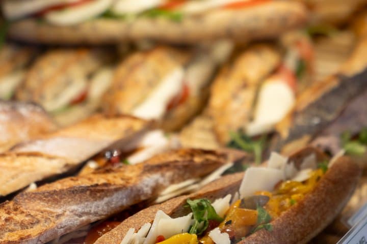 Paris: Montmartre Crime and Food Tasting Walking Tour